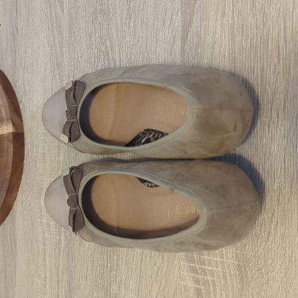 New Madden Girl Gold Beige Bow Flats - Picture 5 of 11